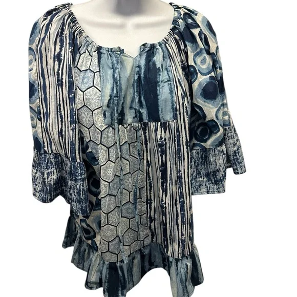 S/M. NWT Sacred Threads Blue and White Patterned Blouse. BL/RD6. 225261 - Picture 2 of 5